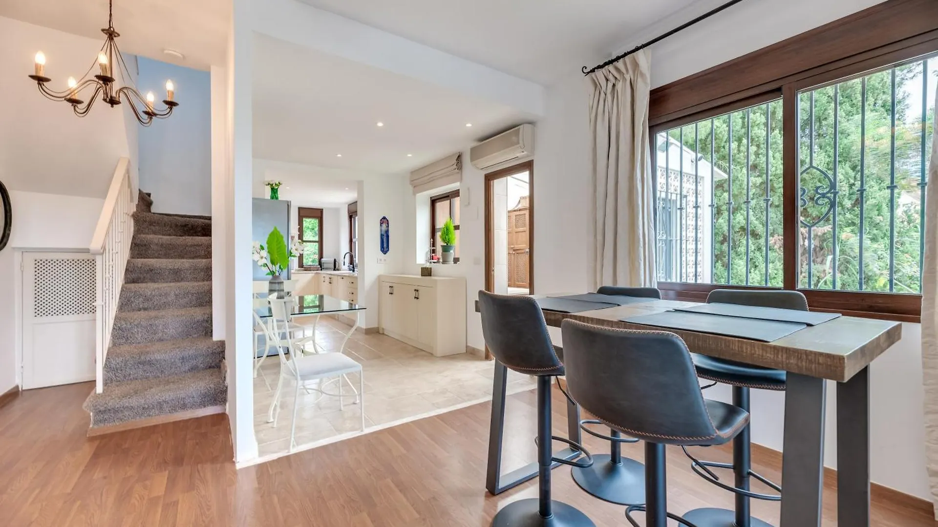 Beachside Villa In Carib Playa Marbella